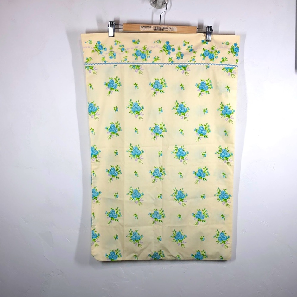 Montgomery Ward Percale floral standard pillowcase